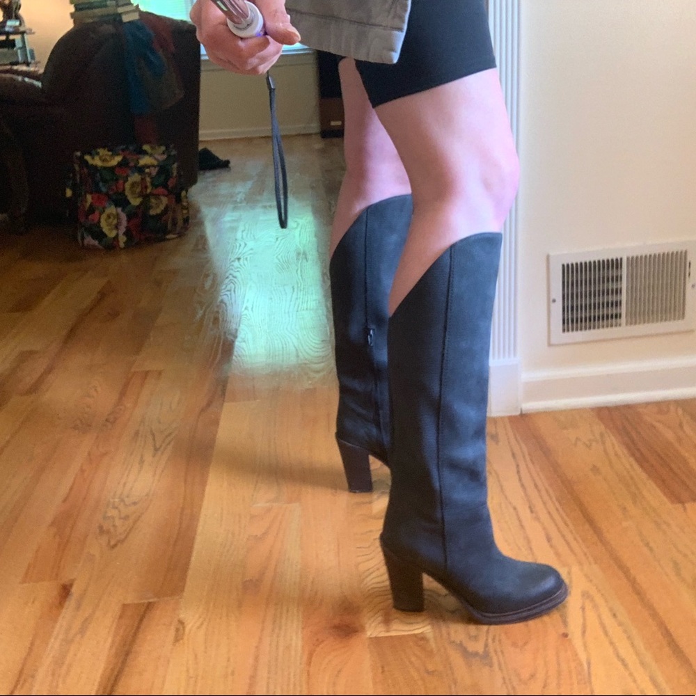 Vera Wang Tall Navy Leather Riding Boots 8 **Sole